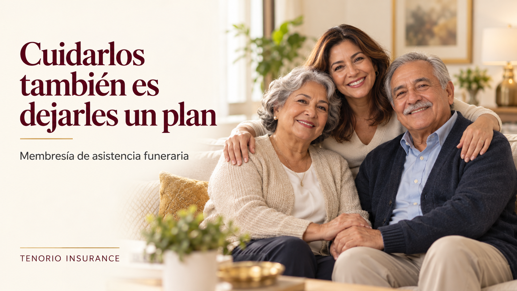 Familia abrazándose en casa, representando el acompañamiento y la planificación mediante una membresía de asistencia funeraria